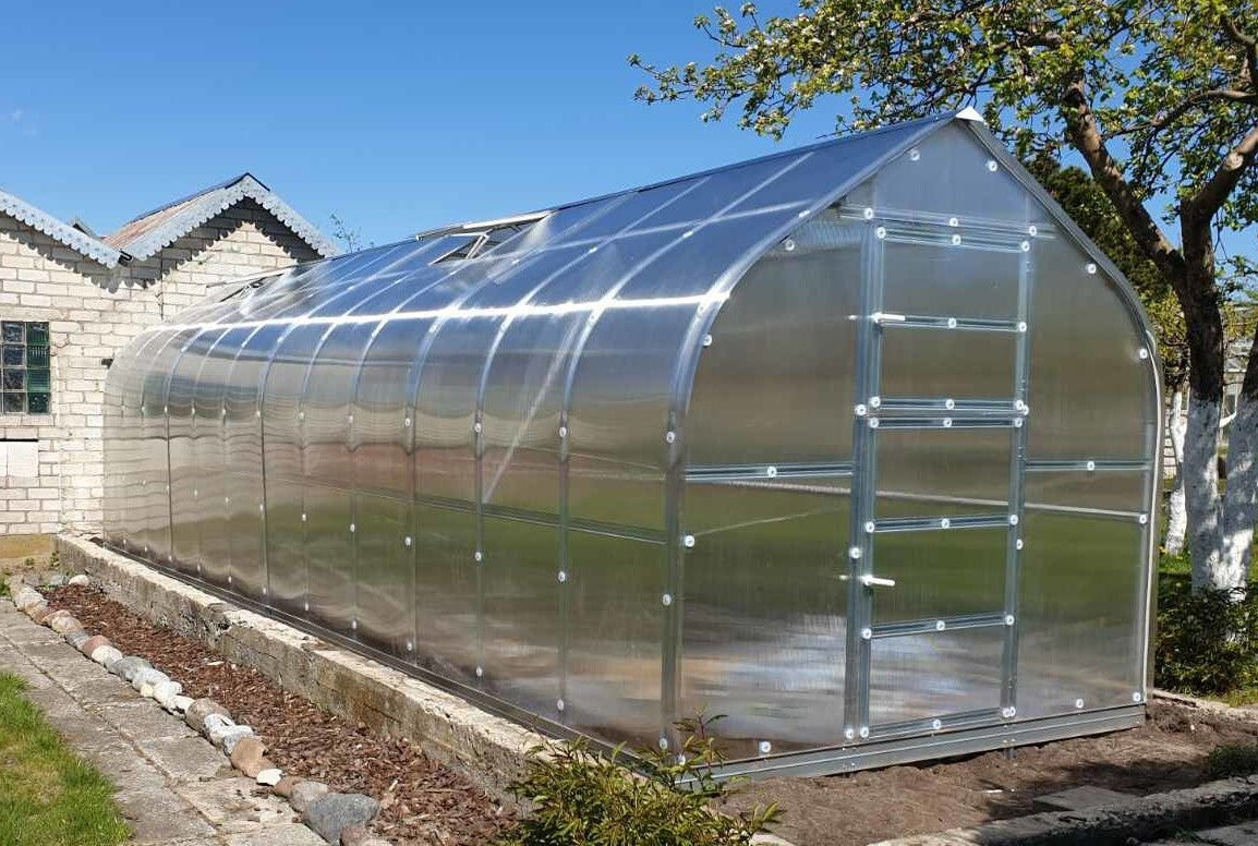 Serre de jardin polycarbonate design – La Bastide